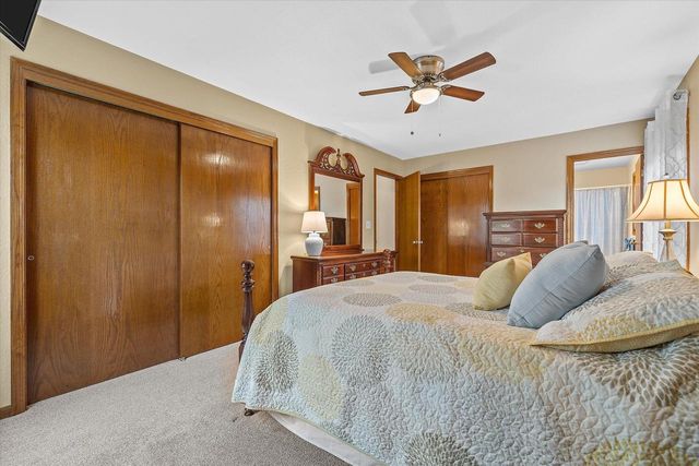 8450 Heritage COURT, Oak Creek, WI 53154