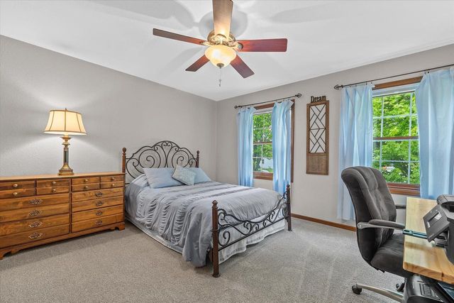 8450 Heritage COURT, Oak Creek, WI 53154