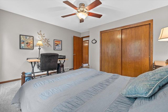 8450 Heritage COURT, Oak Creek, WI 53154