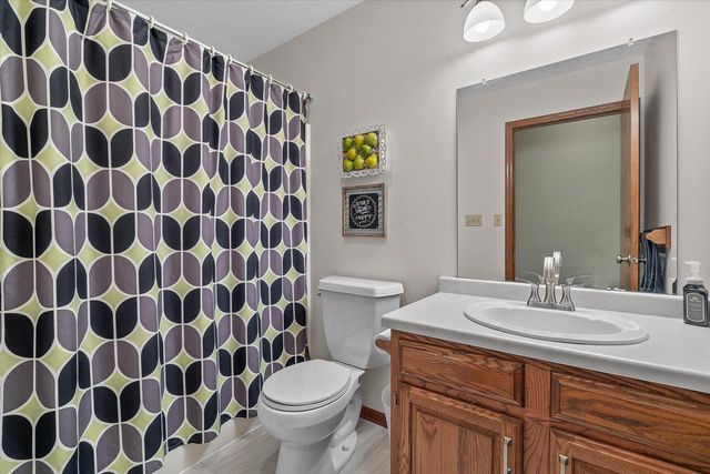 8450 Heritage COURT, Oak Creek, WI 53154