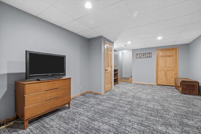 8450 Heritage COURT, Oak Creek, WI 53154