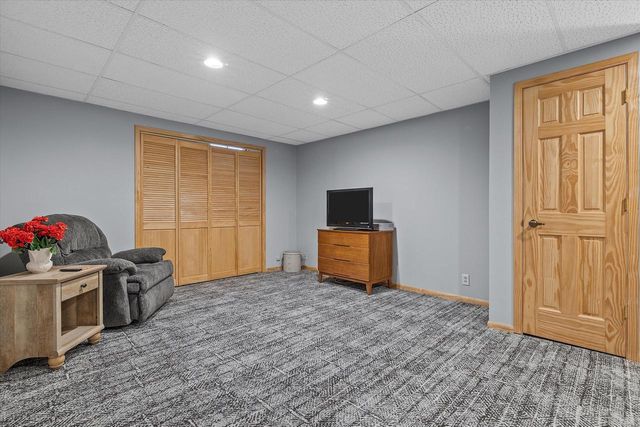 8450 Heritage COURT, Oak Creek, WI 53154