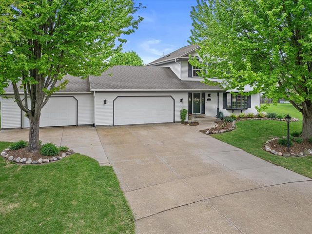 8450 Heritage COURT, Oak Creek, WI 53154