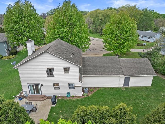 8450 Heritage COURT, Oak Creek, WI 53154
