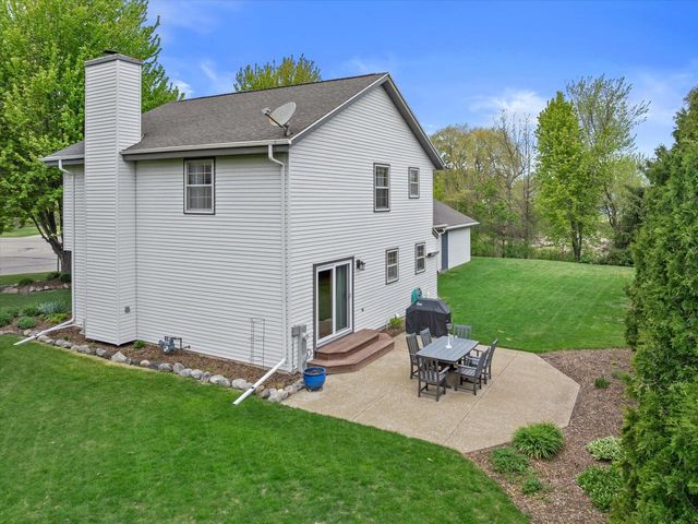 8450 Heritage COURT, Oak Creek, WI 53154