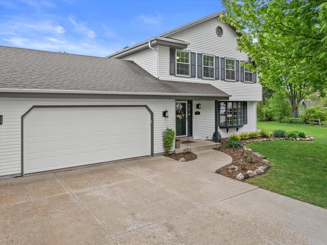 8450 Heritage COURT, Oak Creek, WI 53154