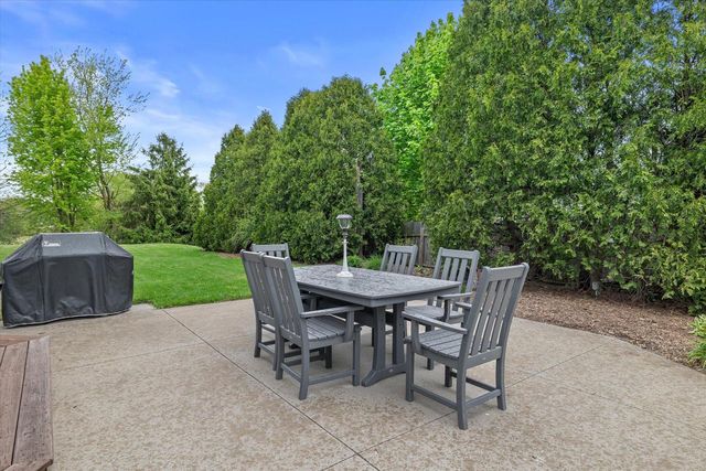 8450 Heritage COURT, Oak Creek, WI 53154