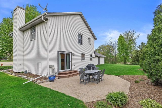 8450 Heritage COURT, Oak Creek, WI 53154