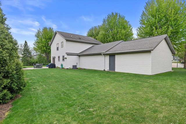 8450 Heritage COURT, Oak Creek, WI 53154