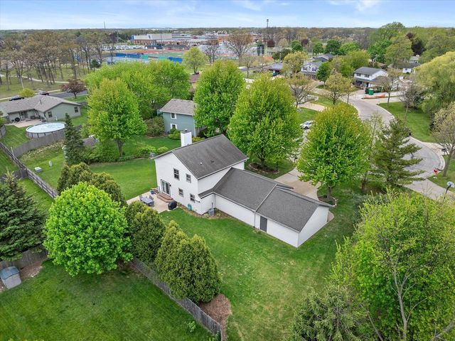 8450 Heritage COURT, Oak Creek, WI 53154