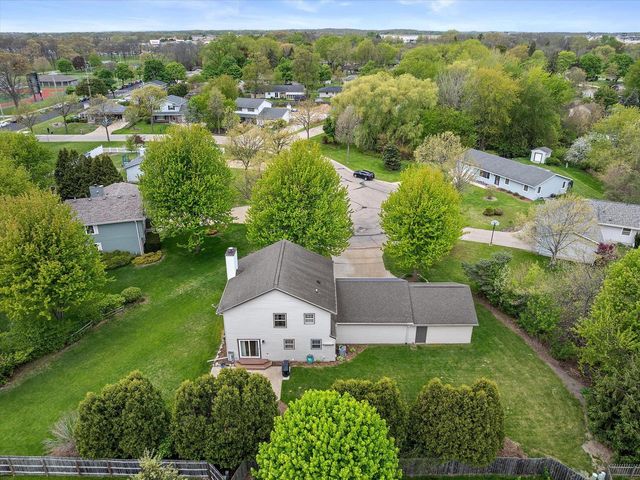 8450 Heritage COURT, Oak Creek, WI 53154