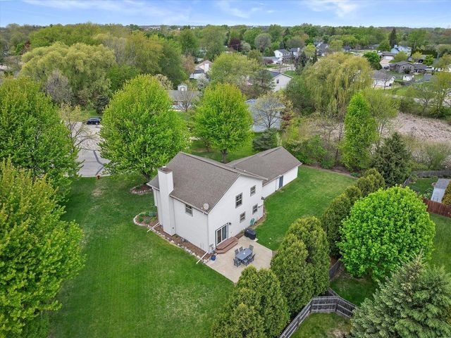 8450 Heritage COURT, Oak Creek, WI 53154