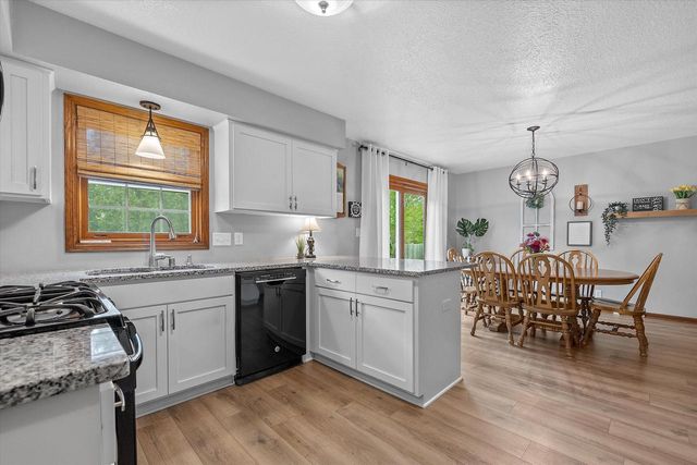 8450 Heritage COURT, Oak Creek, WI 53154
