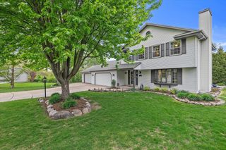 8450 Heritage COURT, Oak Creek, WI 53154