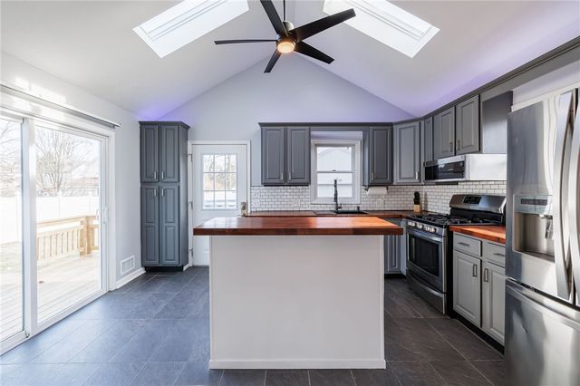 178 Ardella St, Gates, NY 14606