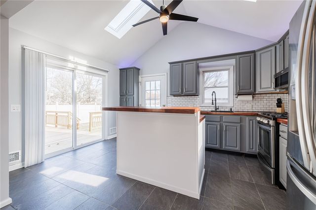 178 Ardella St, Gates, NY 14606