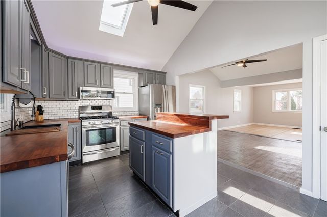 178 Ardella St, Gates, NY 14606