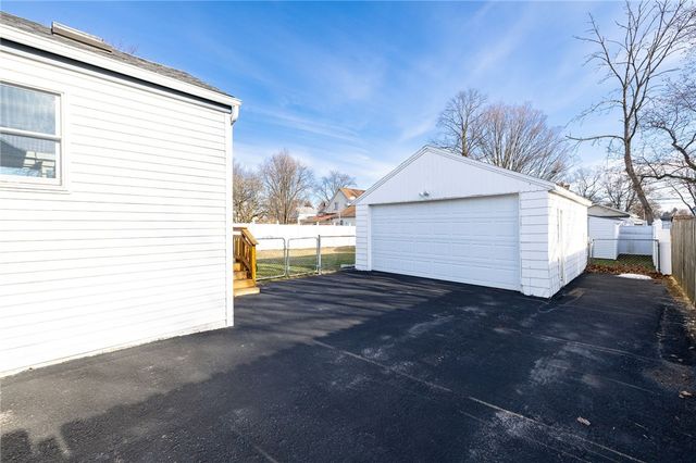 178 Ardella St, Gates, NY 14606