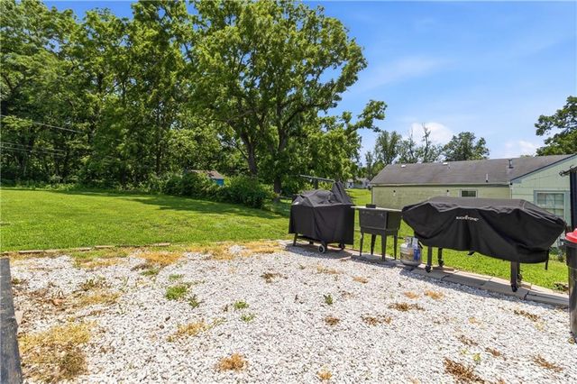 1501 N 94th Street, Kansas City, KS 66112