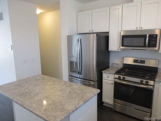 3143 Chambers, Wixom, MI 48393