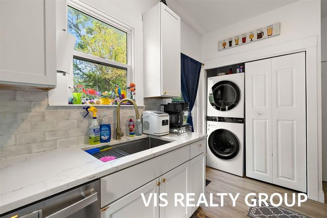 1152 W Laketon Avenue, Muskegon, MI 49441