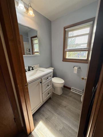 201-203 N Marion Avenue, Janesville, WI 53548