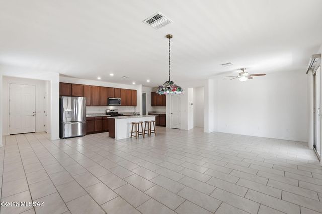 2231 W Desert Topaz Way, Tucson, AZ 85742