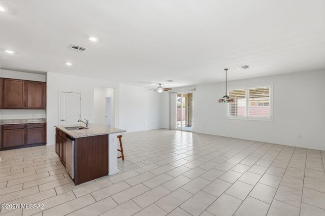2231 W Desert Topaz Way, Tucson, AZ 85742