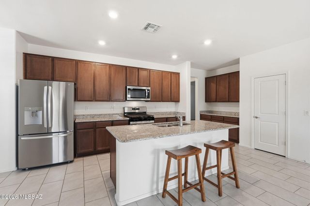 2231 W Desert Topaz Way, Tucson, AZ 85742