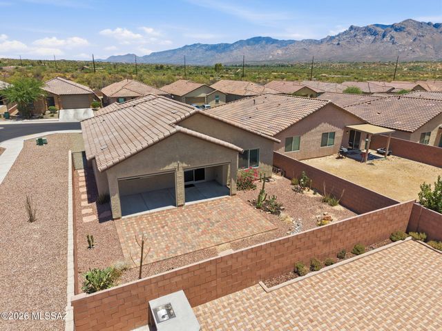 2231 W Desert Topaz Way, Tucson, AZ 85742