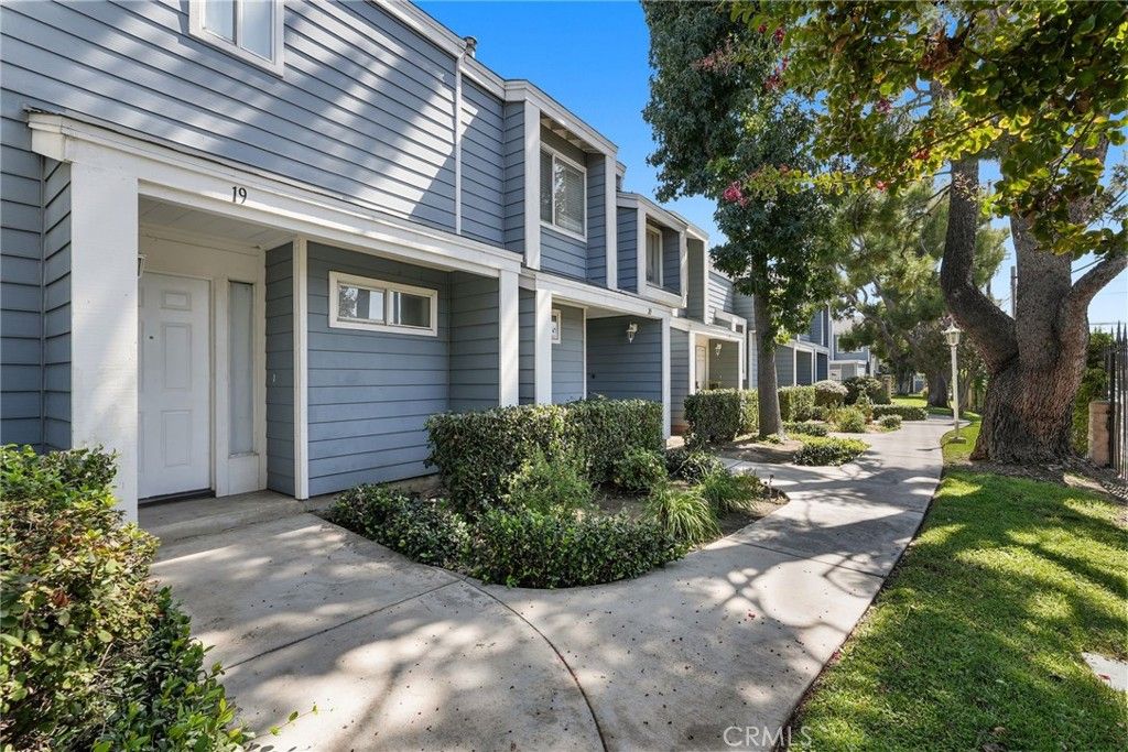 15735 Nordhoff Street 19, North Hills, CA 91343 — photo 2