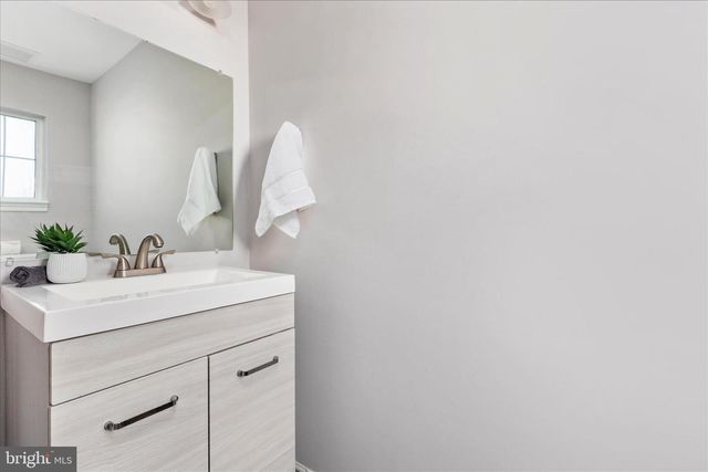 2792 BRIER POND CIR, Woodbridge, VA 22191