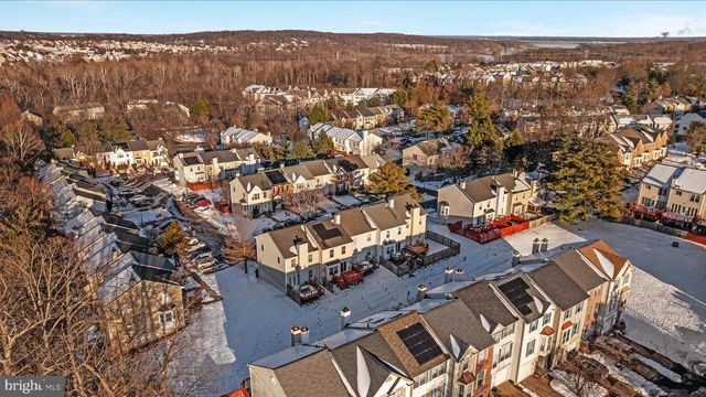 2792 BRIER POND CIR, Woodbridge, VA 22191