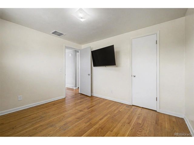 933 Newcombe St, Lakewood, CO 80215
