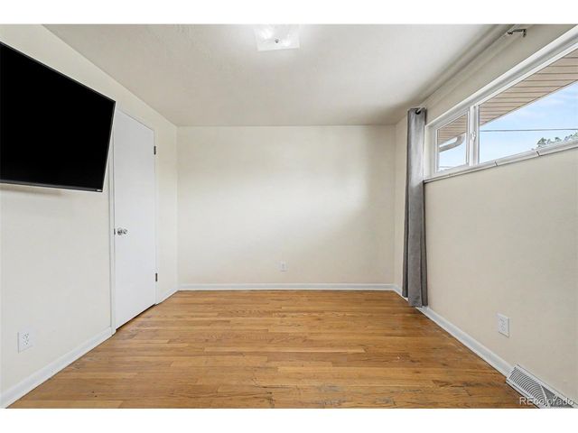 933 Newcombe St, Lakewood, CO 80215