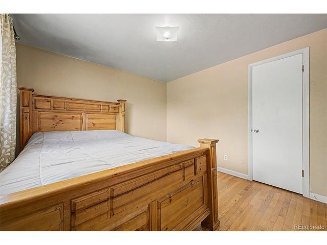 933 Newcombe St, Lakewood, CO 80215