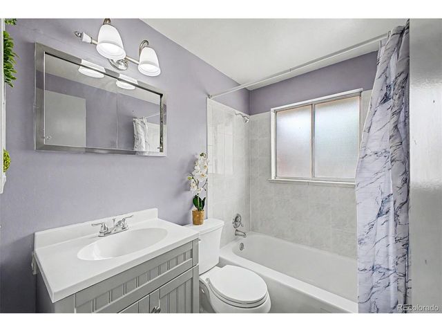 933 Newcombe St, Lakewood, CO 80215