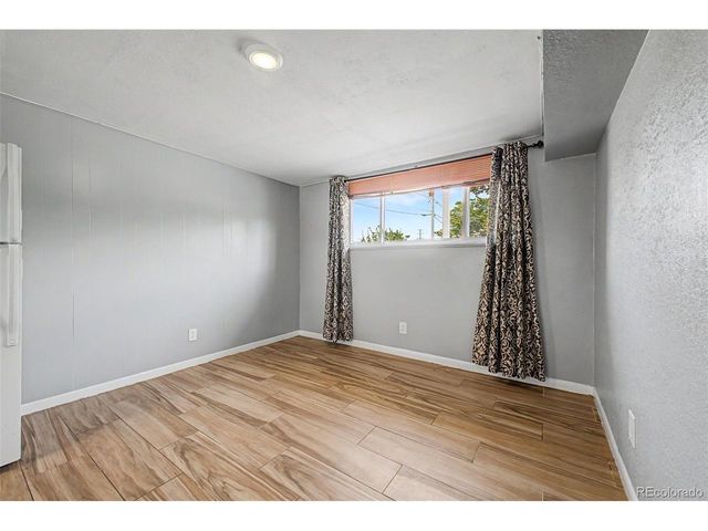 933 Newcombe St, Lakewood, CO 80215
