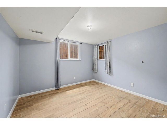933 Newcombe St, Lakewood, CO 80215