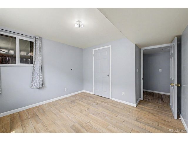 933 Newcombe St, Lakewood, CO 80215