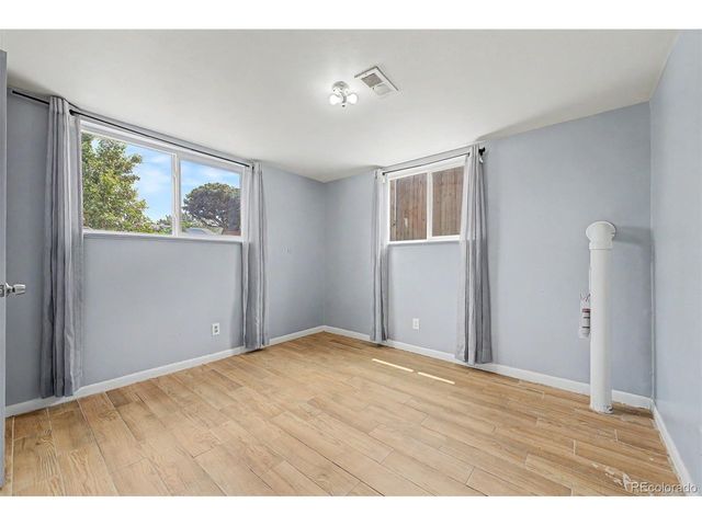 933 Newcombe St, Lakewood, CO 80215