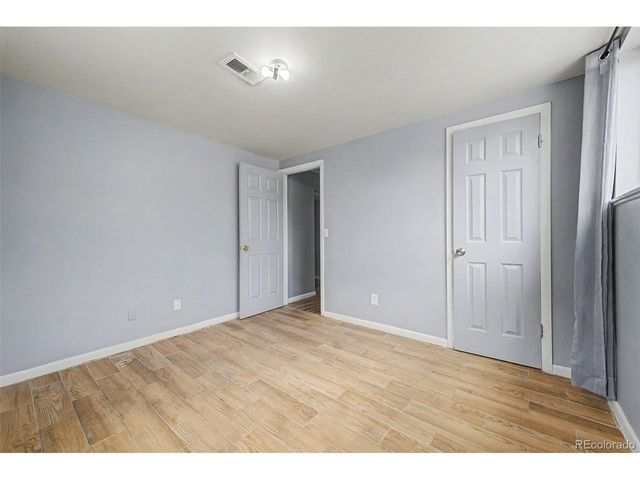 933 Newcombe St, Lakewood, CO 80215