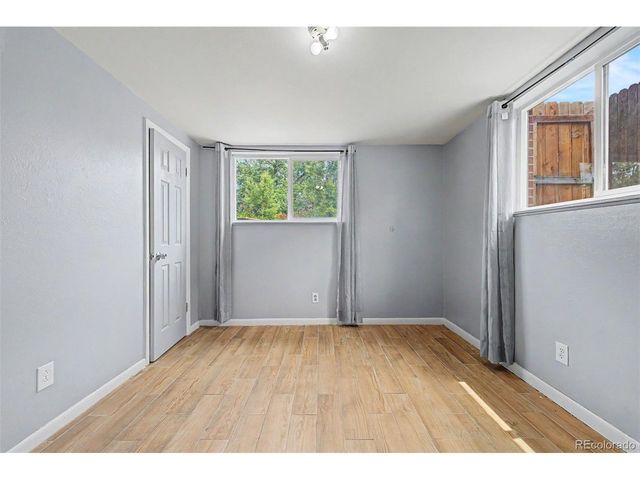 933 Newcombe St, Lakewood, CO 80215