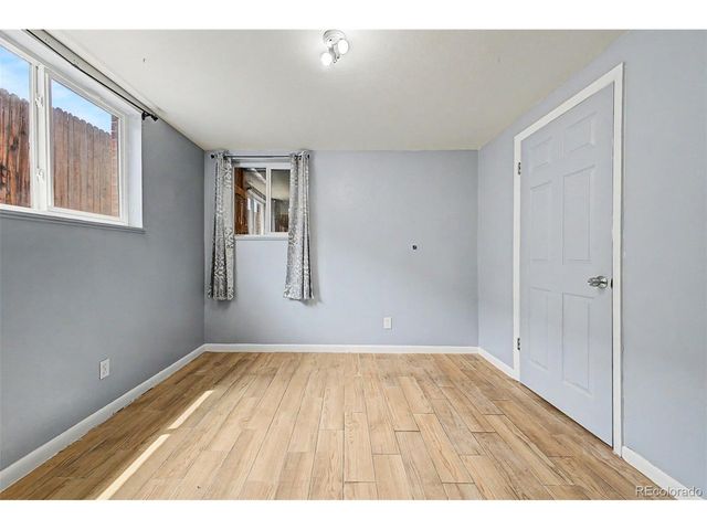933 Newcombe St, Lakewood, CO 80215
