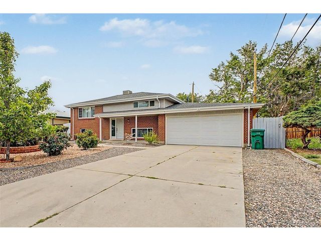 933 Newcombe St, Lakewood, CO 80215