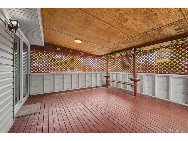 933 Newcombe St, Lakewood, CO 80215