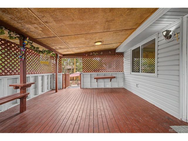 933 Newcombe St, Lakewood, CO 80215