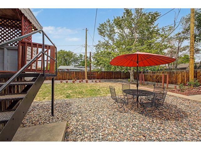 933 Newcombe St, Lakewood, CO 80215