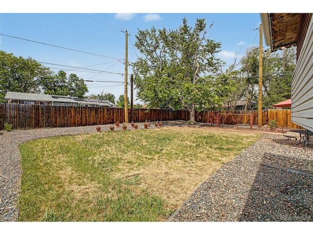 933 Newcombe St, Lakewood, CO 80215
