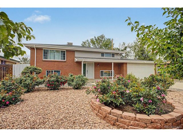 933 Newcombe St, Lakewood, CO 80215